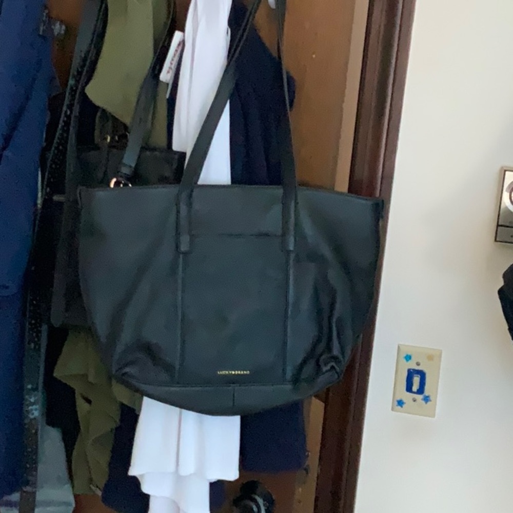 Black shoulder bag
